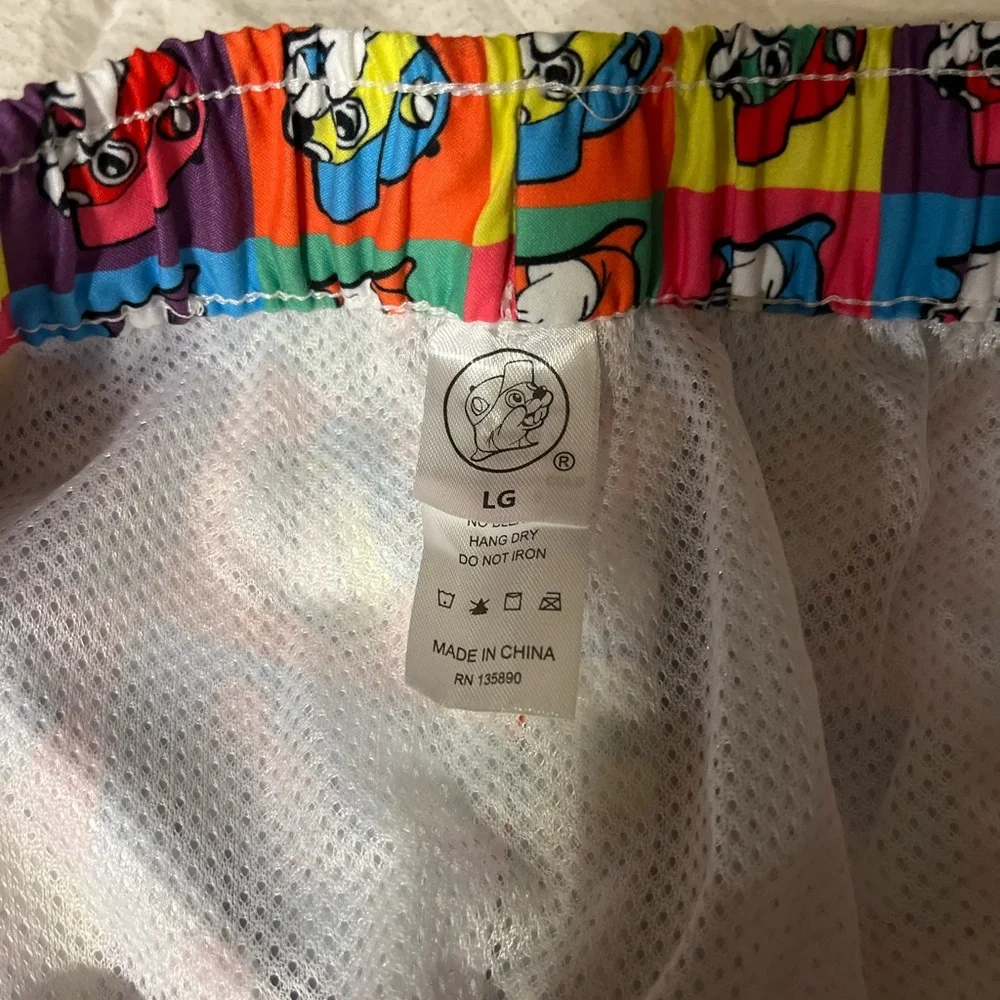 NEW Buc-ees L‎ Multicolor Logo Beaver Swim Trunk Rainbow Square (Fit Medium)